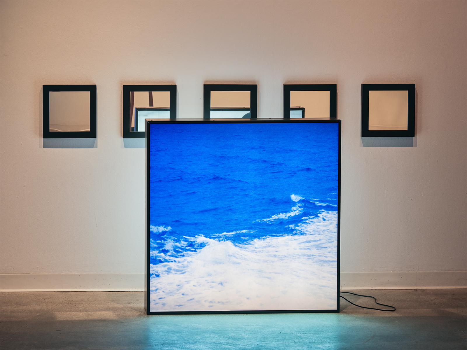 Alfredo-Jaar_Scacco-Debra_Untitled_(Water)_Double-sided-lightbox-with-two-color-transparencies-and-five-mirrors_Lightbox-43½ x43x9½-in.-mirrors_-12×2 x2-in- each-overall-dimensions-variable_1990