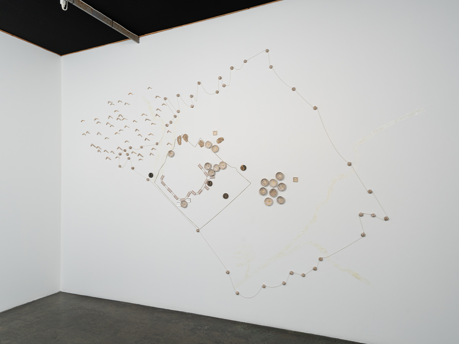 05_Scacco_Debra_Confluence_Marbled-clay-brass-acrylic_16x10ft_2025_05